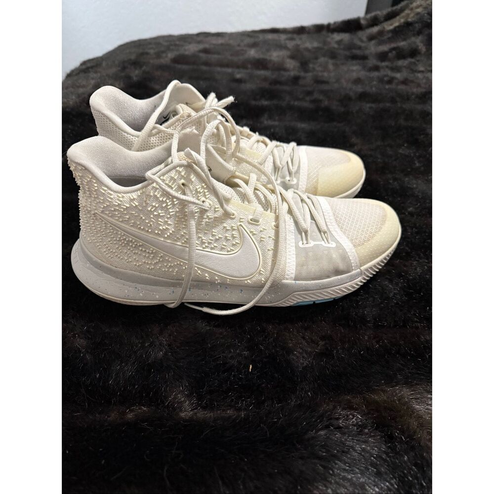 Nike Kyrie 3 Ivory athletic shoes Sz 10 sneakers